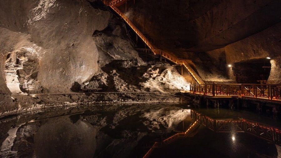 From Krakow: Wieliczka Salt Mine Guided Tour & Transfer - Why Wieliczka Salt Mine is worth your half-day
