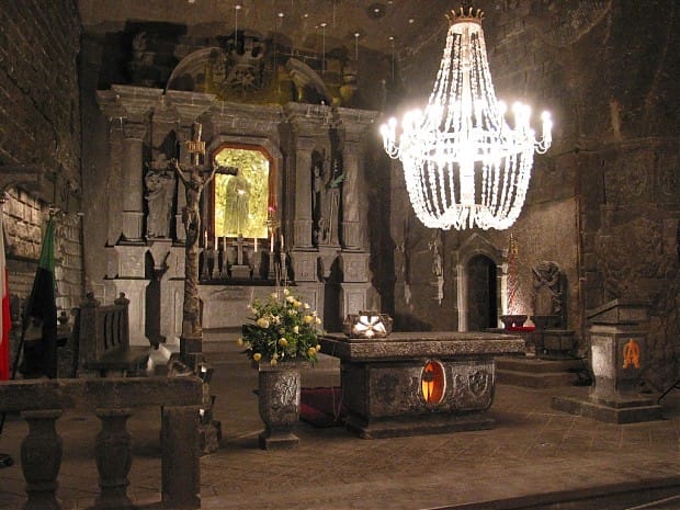 From Kraków: Wieliczka Salt Mine Guided Tour with Transport - Why Wieliczka Salt Mine feels unlike a normal museum