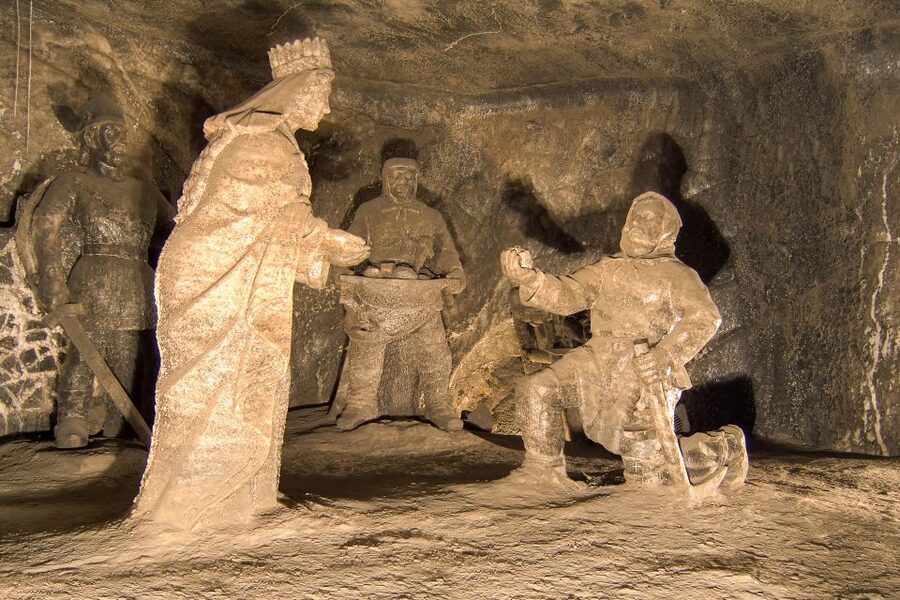From Krakow: Wieliczka Salt Mine Half-Day Guided Tour - Tunnels, timber supports and mining equipment