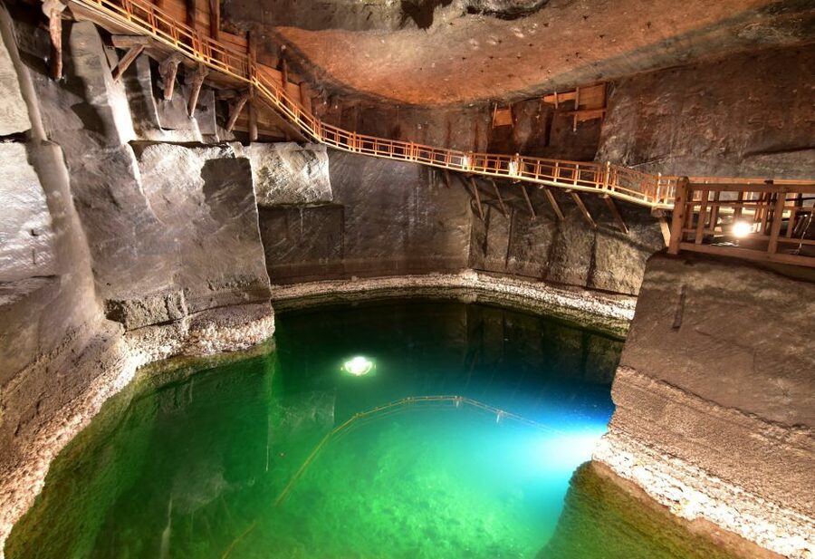 From Krakow: Wieliczka Salt Mine Tour & Skip the Line Ticket - The first descent: 350 stairs before the mine opens up