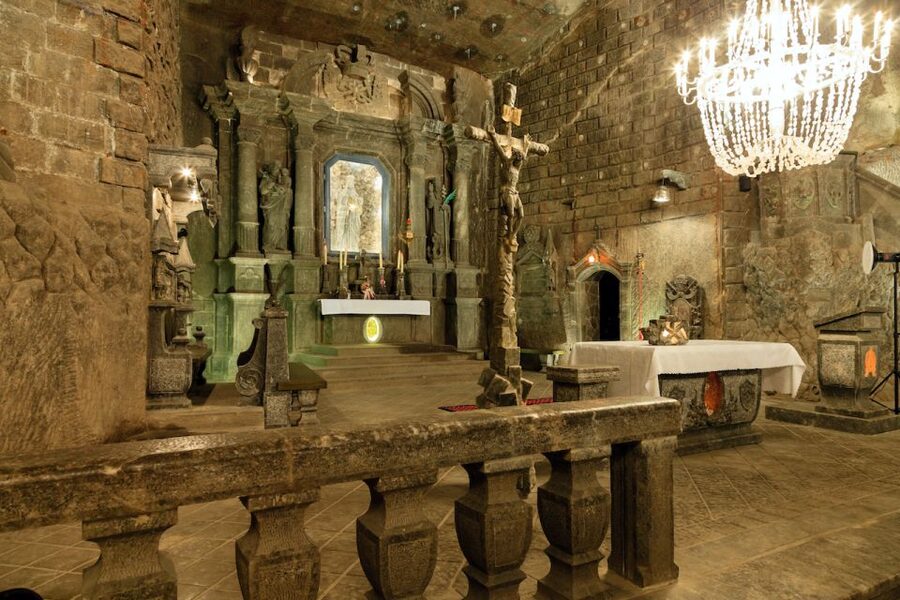 From Krakow: Wieliczka Salt Mine Tour with Guide - The first descent requires stamina