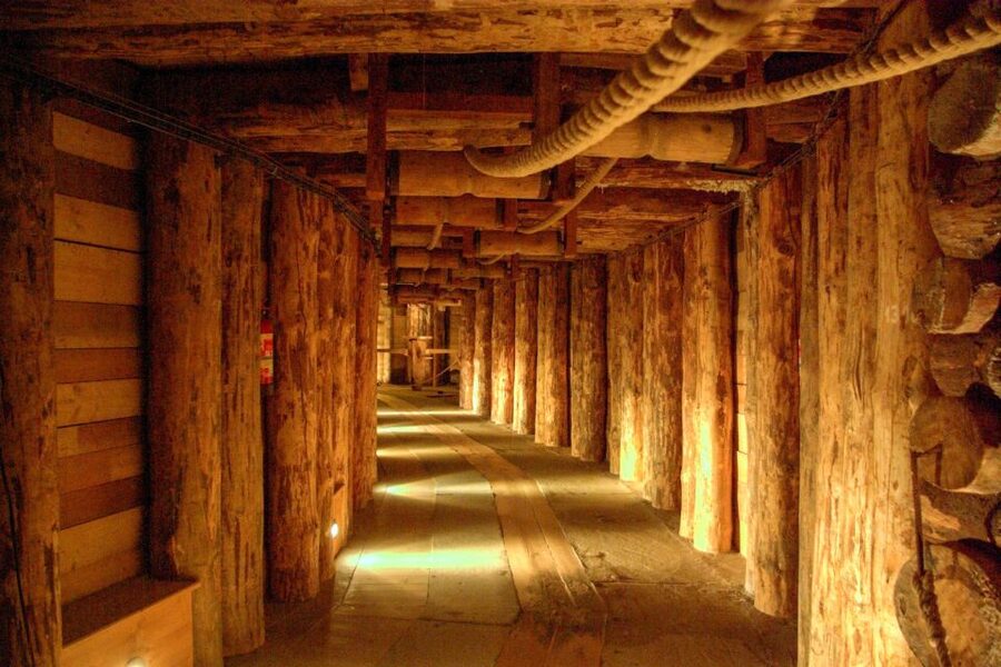 From Krakow: Wieliczka Salt Mine Tour with Hotel Pickup - A 2.5-hour route through salt chambers