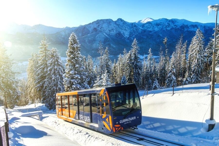 From Krakow: Zakopane & Tatra Mountains Tour with Cable Car - Two hours on Krupówki Street