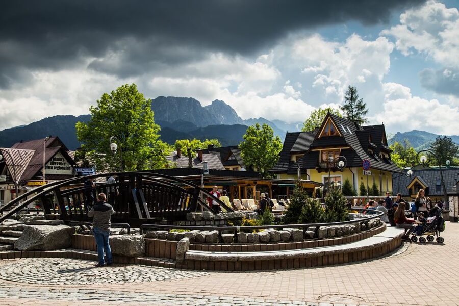 From Krakow: Zakopane Tour with Gubalowka Funicular & Museum - Two hours on Krupówki and at the regional market