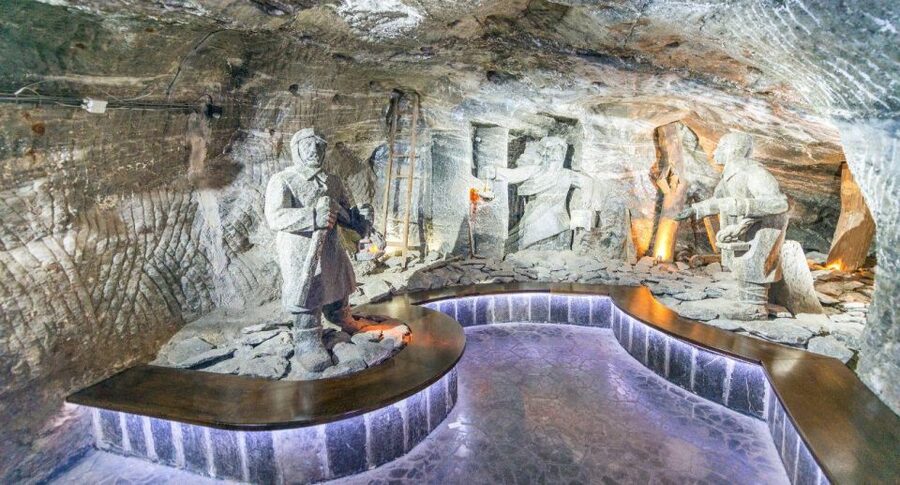 From Warsaw: Guided Tour to Wieliczka Salt Mine and Krakow - Food, breaks, and the cost of convenience
