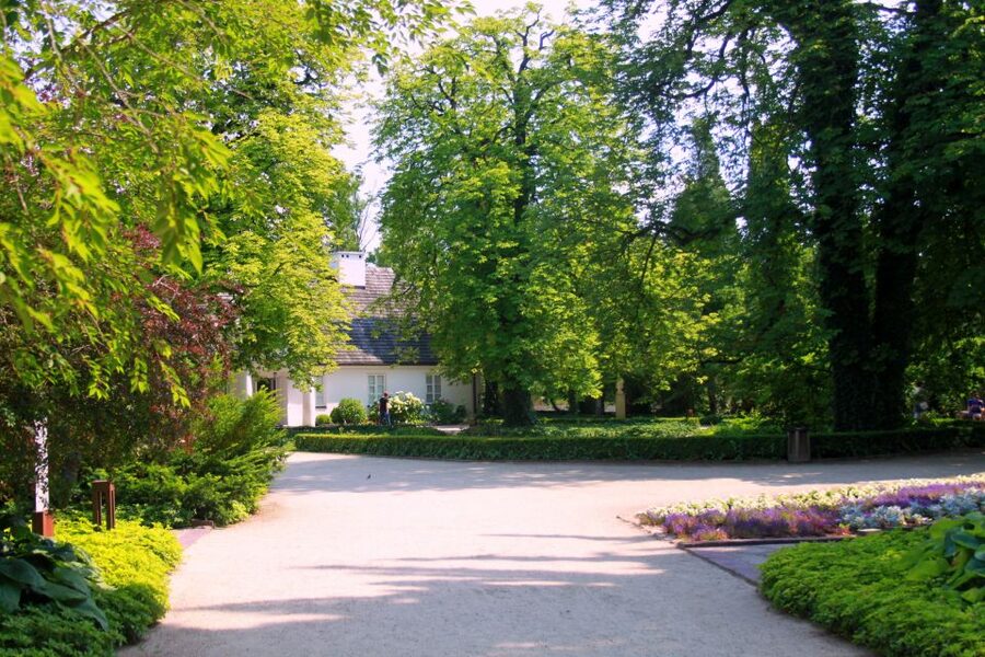 From Warsaw: Tour to Chopin's Birthplace - Żelazowa Wola - What the guide adds to the day