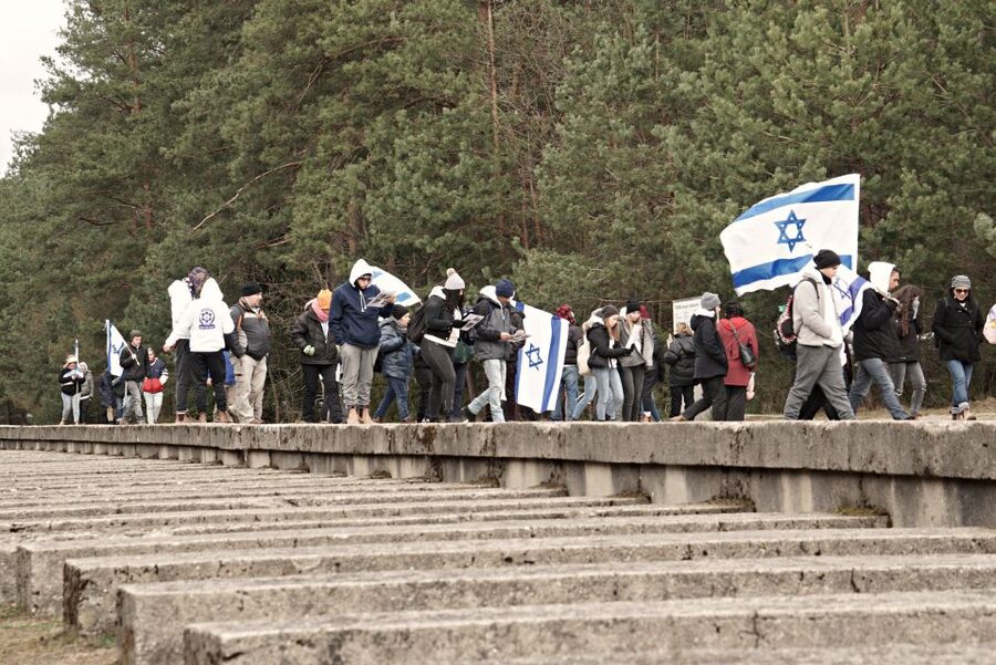 From Warsaw: Treblinka Camp 6-Hour Private Tour - The 90-minute journey from central Warsaw
