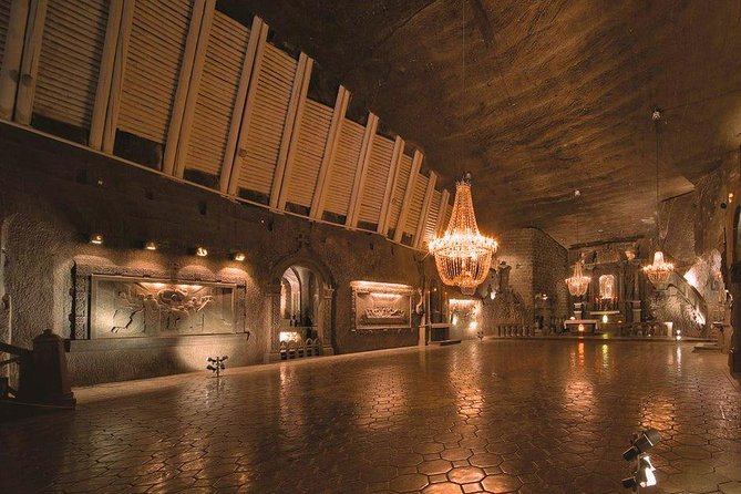 Full-Day Tour of Auschwitz and Wieliczka Salt Mine from Krakow - Auschwitz-Birkenau: a serious three-hour visit