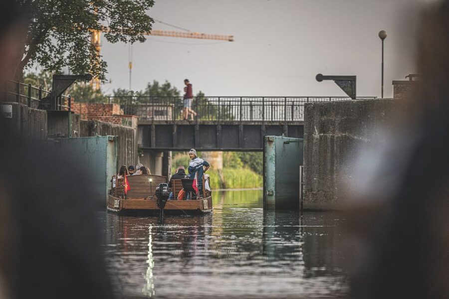 Gdansk: City Cruise on Historical Polish Boat - What the guide adds to the hour