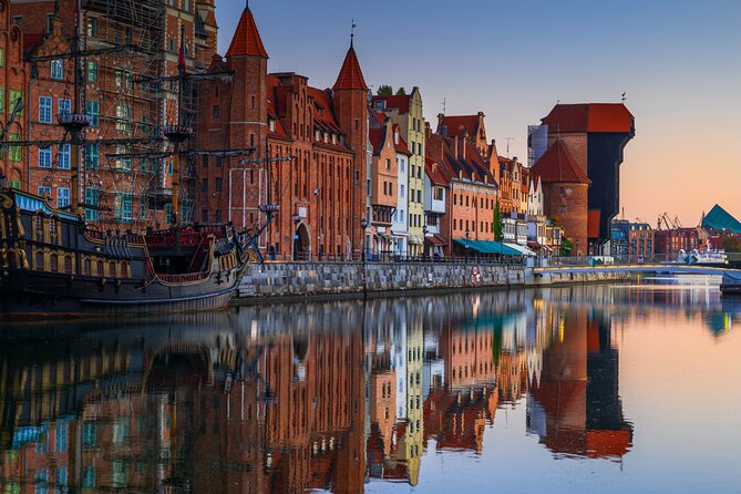 Gdansk Food and Sightseeing Tour with Bart - The Armoury, Uphagen House, and Old Town Hall