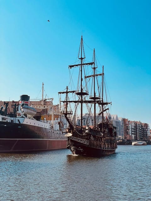 Gdansk: Guided Round-Trip Cruise to Westerplatte - From Długie Pobrzeże to the working port