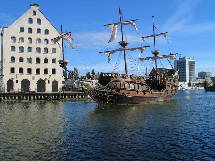 Gdansk: Guided Round-Trip Cruise to Westerplatte - Seeing Gdańsk from the Motława River