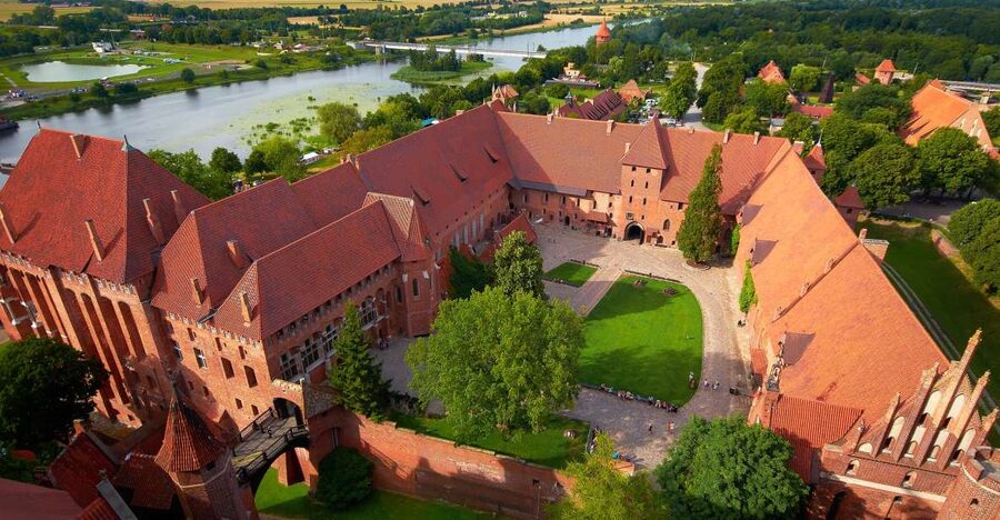 Gdansk: Malbork Castle Regular Tour - Key points at a glance