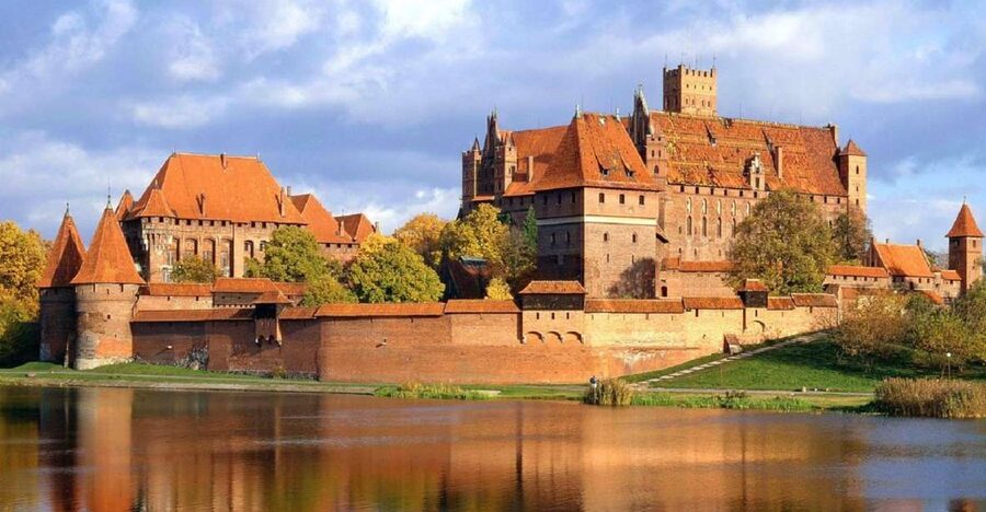 Gdansk: Malbork Castle & Westerplatte Tour with Local Lunch - Żuławy Wiślane and the Small Dutchman