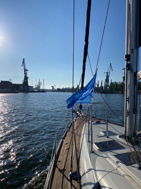 Gdańsk: Motlawa and Port yacht cruise with Welcome Drink - Cranes, dry docks, and ships under repair