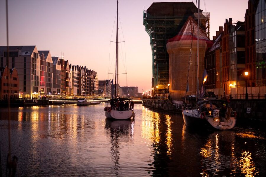 Gdańsk: Motlawa and Port yacht cruise with Welcome Drink - Prosecco in warm months, mulled wine in winter