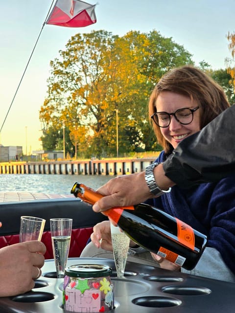 Gdańsk: Motława River Eco Cruise at Sunset with Prosecco - Five minutes on the Motława River