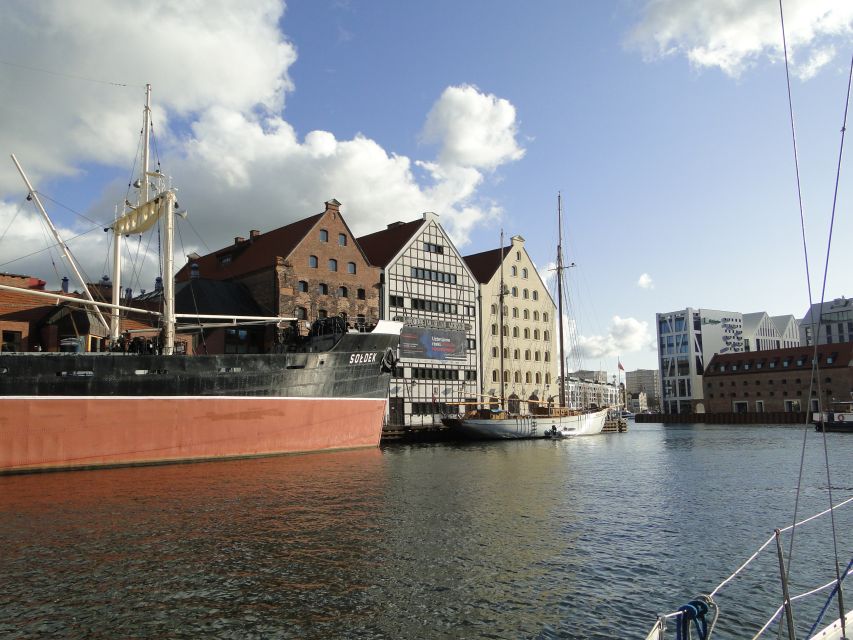 Gdańsk: Motlawa River Sightseeing Catamaran Cruise - How the audio guide works for you