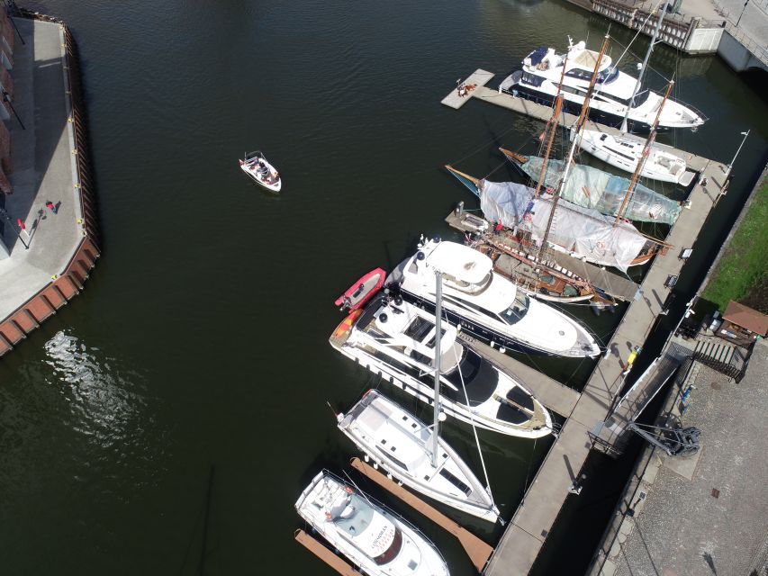 Gdańsk: Motlawa River Yacht Cruise - Gdańsk’s shipyards and the return to the center