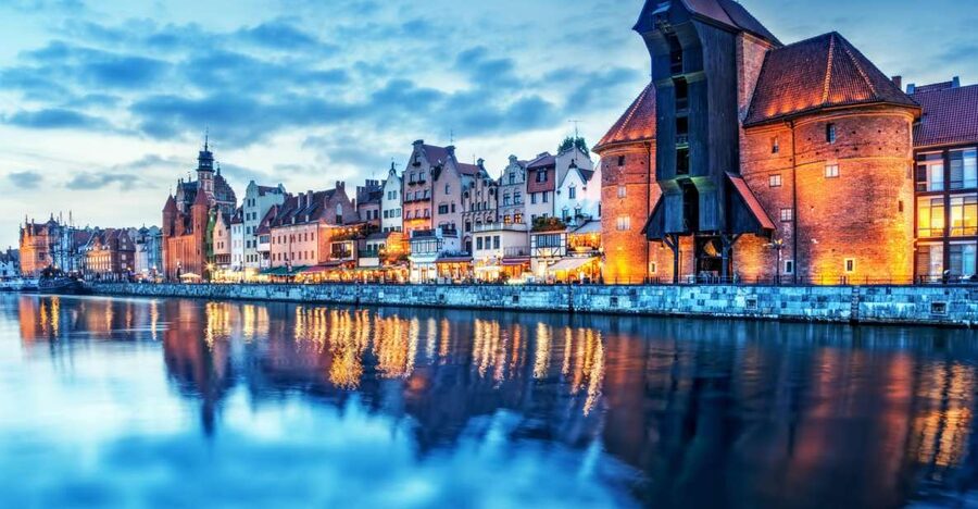 Gdańsk: Old Town Private Walking Tour with Legends and Facts - Artus Court and the merchant city