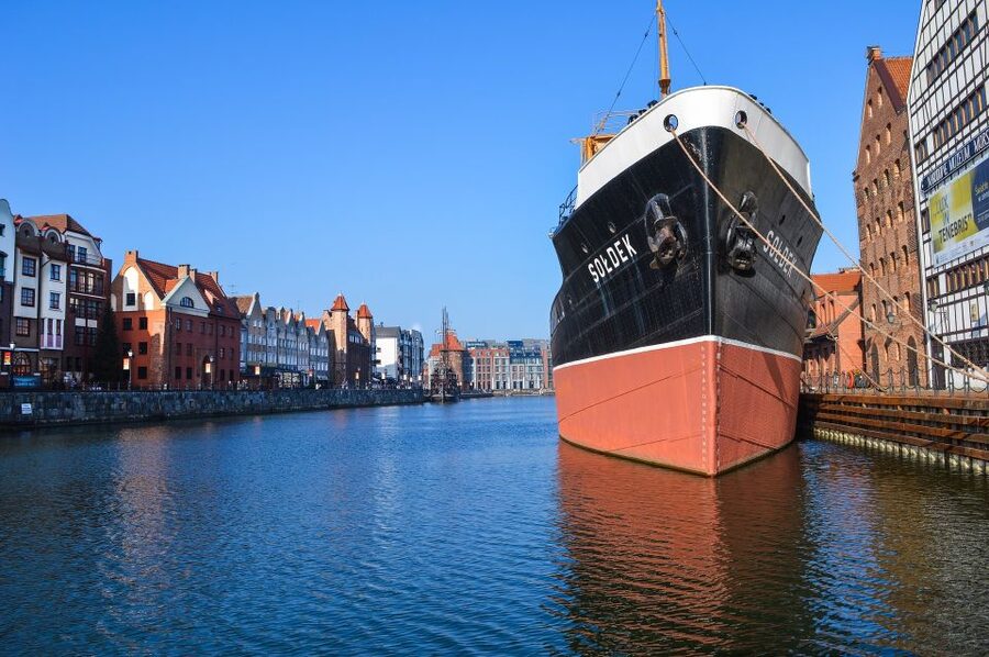 Gdańsk: Old Town Private Walking Tour with Legends and Facts - The three-hour route across Motława’s islands