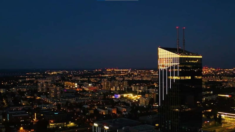 Gdańsk: Olivia Star Sky-High Views, Dinner, and Cocktails - Olivia Garden is a calm first stop