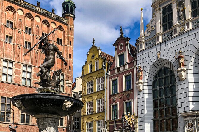 Gdansk Private Bike Tour - Cycling into the Gdańsk Shipyard