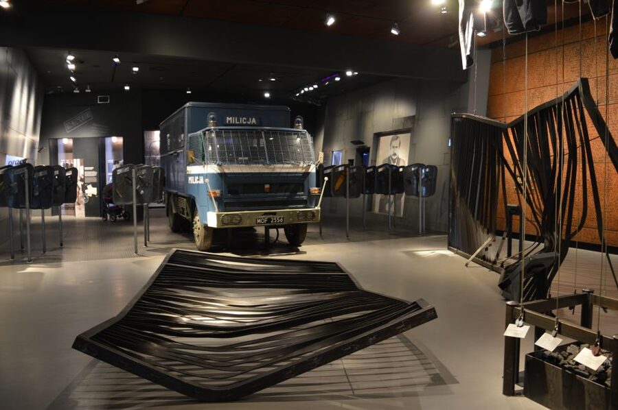 Gdansk: Private Communism Tour with Solidarity Center Museum - Transport, timing, and the $184 price