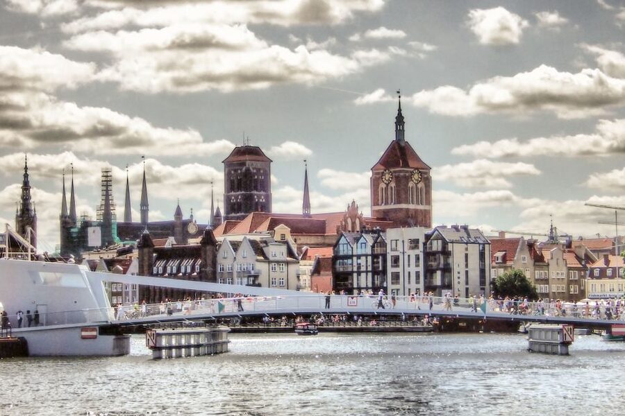 Gdansk: Private Old Town Tour - Piwna and Mariacka, two different moods