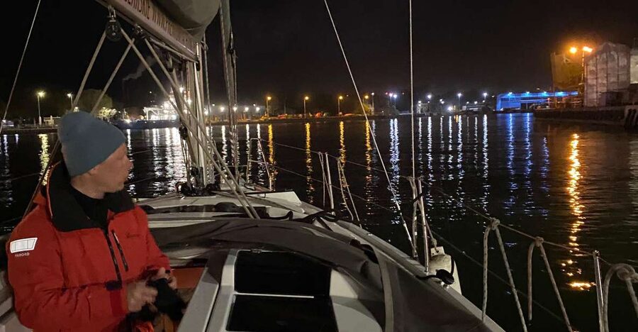Gdansk: Scenic Evening Yacht Cruise with Welcome Drink - Passing the Crane and Granary Island after dark