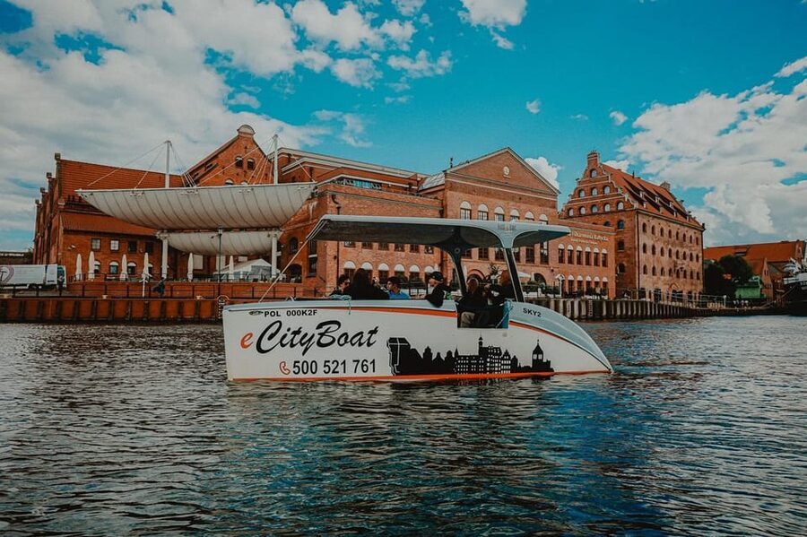 Gdańsk: Sightseeing EcoCruise around the Old Town of Gdansk - The old town from river level