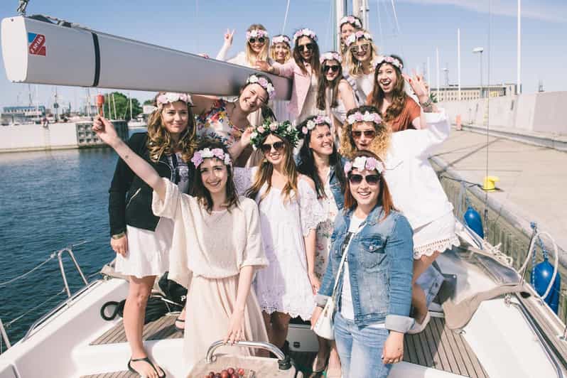 Gdańsk/Sopot: Private Boat Party - What is included in the two hours