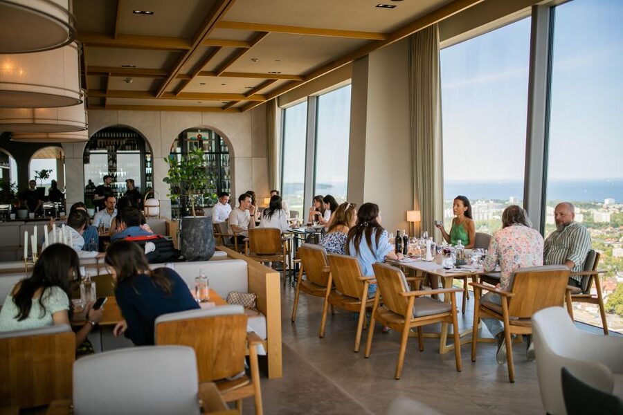 Gdańsk: Spanish Cuisine and City Views From the Top Floor - What arrives at the table