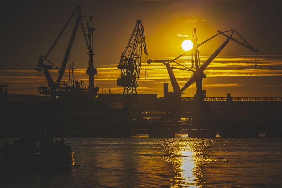 Gdańsk: Sunset Cruise on a Historic Polish Boat - Granary Island, Ołowianka, and castle remains