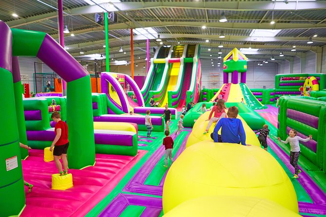 GOjump MEGAPARK Kraków-Sikorki 1h ticket: GOair Inflatable Park - What your one-hour GOair session includes
