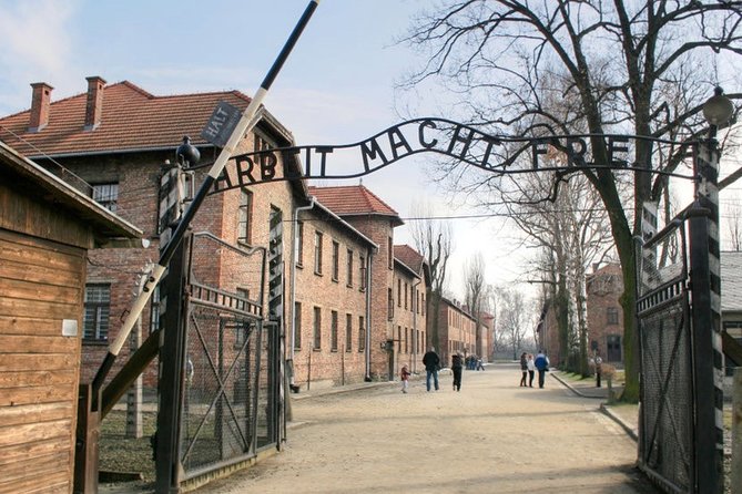 Guided Tour Krakow to Auschwitz-Birkenau with pickup options - Getting from Krakow to the memorial