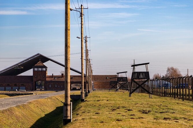 Guided Tour to Auschwitz-Birkenau from Warsaw - Finding the Krakow meeting point
