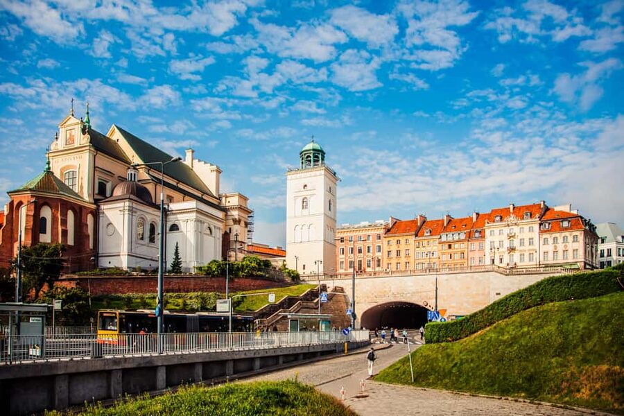 Highlights of Warsaw Private Bike Tour with Licensed Guide - The 3-hour route reaches the Vistula Boulevards