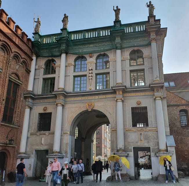 Historic City Center Tour Gdansk in German - Sandra’s German storytelling and the pace of information