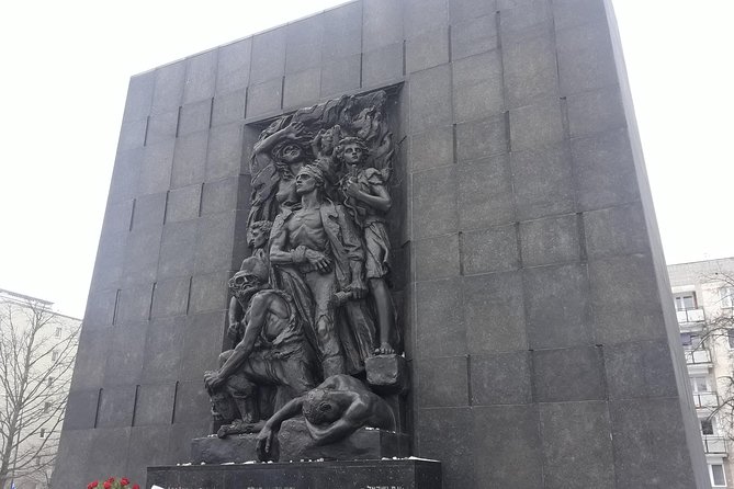 Jewish heritage in Warsaw - How the private vehicle affects the experience