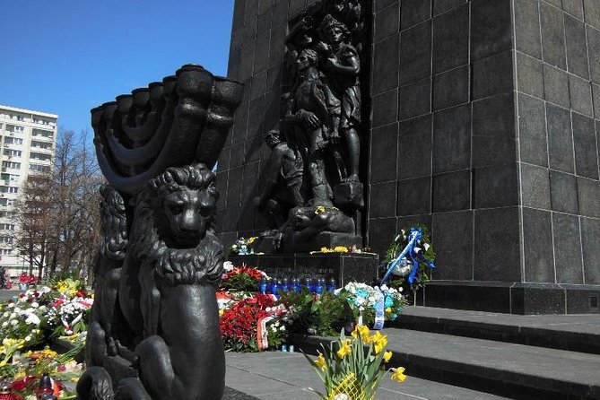 Jewish Warsaw - The Ghetto Heroes Monument and Willy Brandt’s gesture