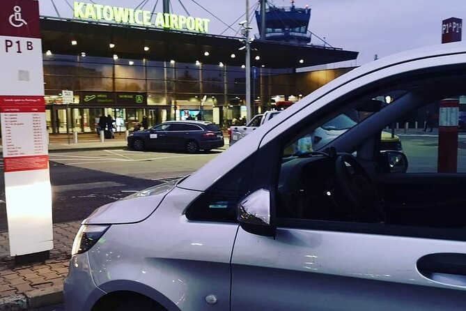 Katowice KTW Airport - Kraków City/KrakówAirport Private Transfer - Meeting your driver in the arrivals hall