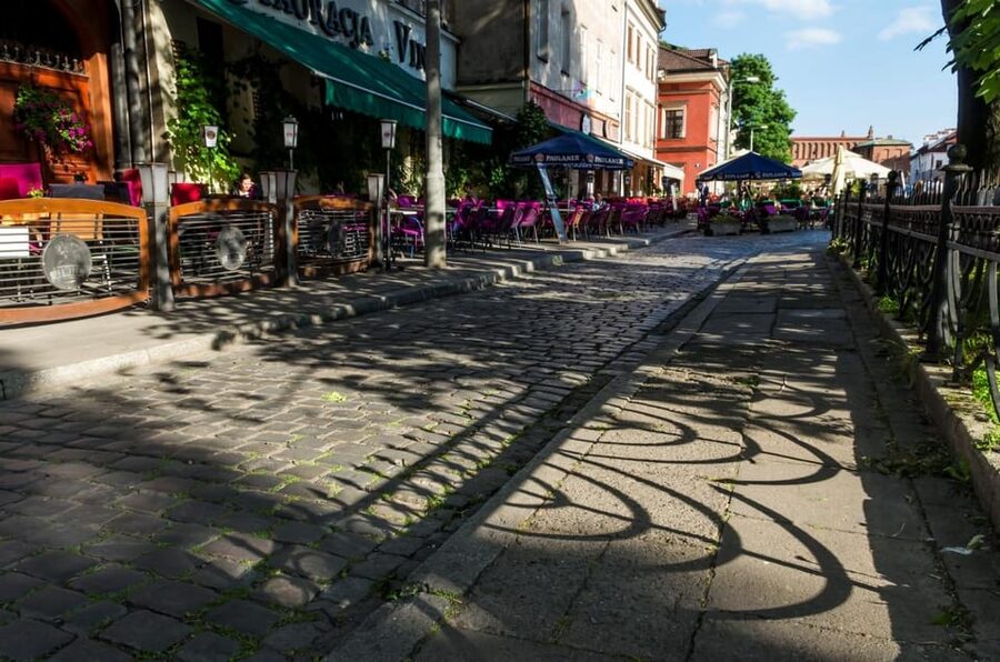 Kazimierz Jewish Quarter Walking Tour - Quiet courtyards and the everyday Kazimierz story