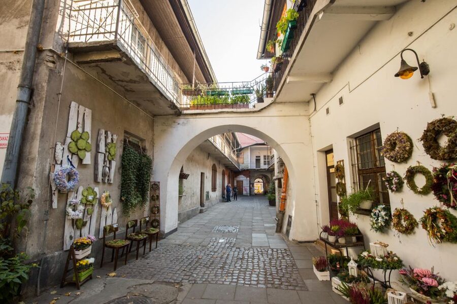 Kazimierz, Schindler's Factory & Ghetto Guided Tour - Beginning at Szeroka Street in Kazimierz