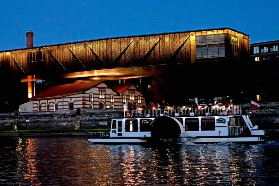 Krakow: 1-Hour Evening Vistula River Cruise - Manggha Museum and the city’s modern riverfront