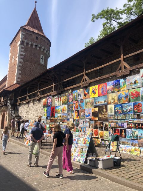Krakow: 3-Hour Guided Secret Foodies Tour - Soup, sausage, and a century-old restaurant