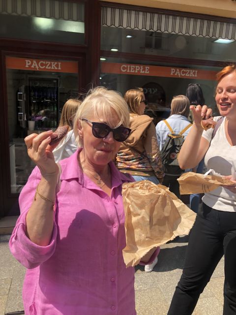 Krakow: 3-Hour Guided Secret Foodies Tour - Oscypek, cranberry, and the secret final dish