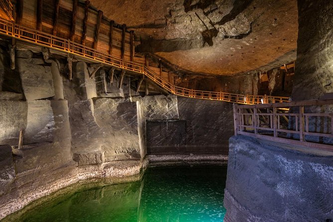 Krakow and Wieliczka Small Group Tour from Warsaw with Lunch - Wawel Hill and the limits of a quick city tour