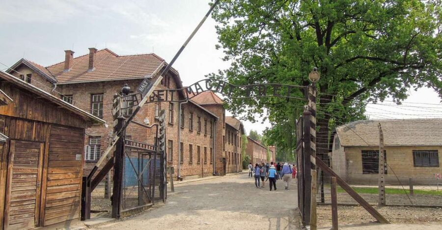 Krakow: Auschwitz and Wieliczka Salt Mine Combo Tour - Auschwitz I: a difficult visit that needs time