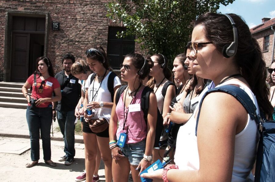 Krakow: Auschwitz-Birkenau Guided Tour Pickup/Lunch Options - The Journey From Krakow and Pickup Practicalities